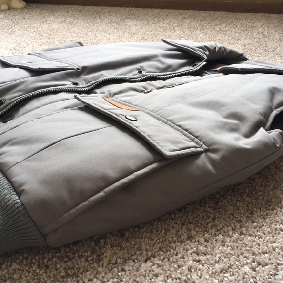 Men’s puffer vest size small - Picture 9 of 9